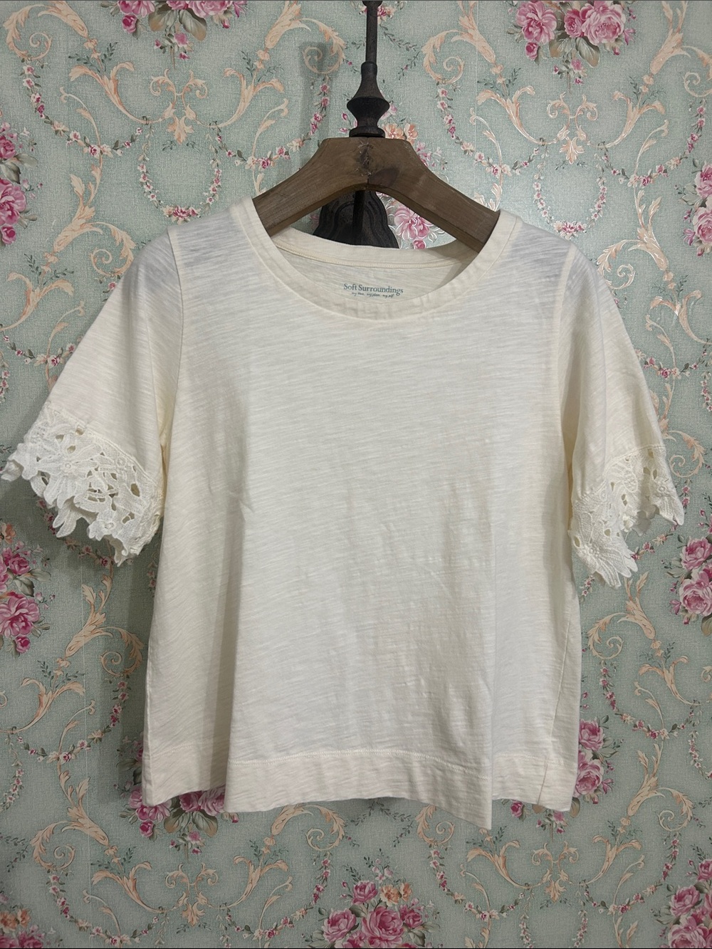 100% cotton body & trim SOFT embroidered lace edged short sleeve top size Med